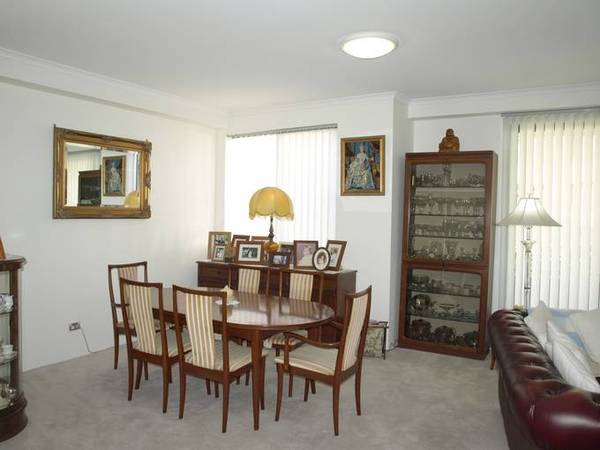 LIFESTYLE & SPACIOUS LIVING Picture