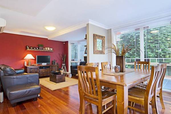 JUST LIKE A TERRACE Picture 1