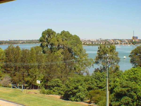 STUNNING TOP FLOOR UNIT Picture 2