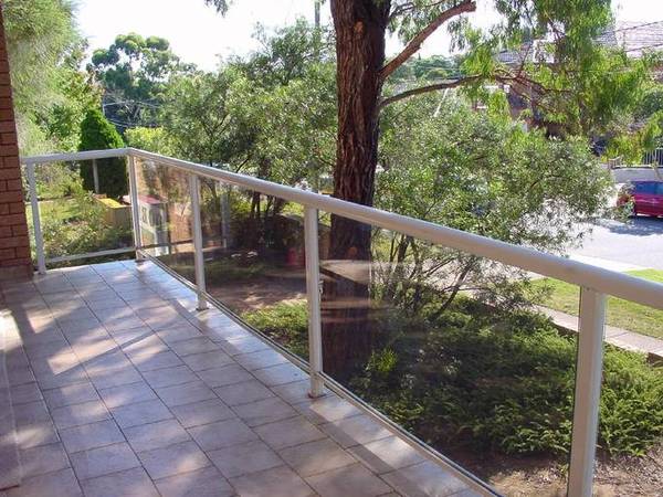 QUIET CONVENIENT LOCATION! Picture 1