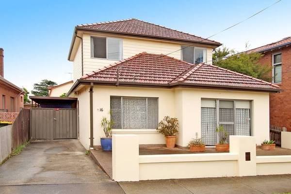 AFFORDABLE FOUR BEDROOM IN DESIRABLE LOCATION Picture 1