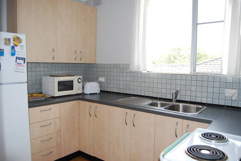 CONVENIENT ONE BEDROOM Picture 3