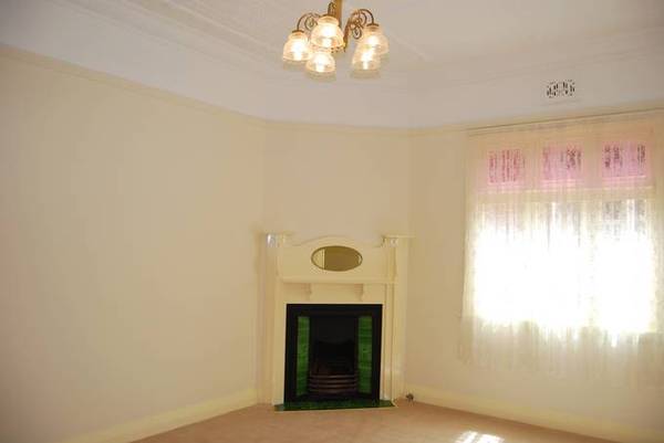 APPEALING FEDERATION COTTAGE Picture