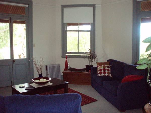 CHARM YOU CAN LIVE IN! Picture 1