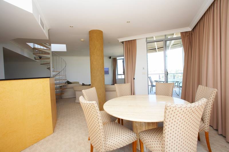 MOVE UP TO THE PENTHOUSE! Picture 3