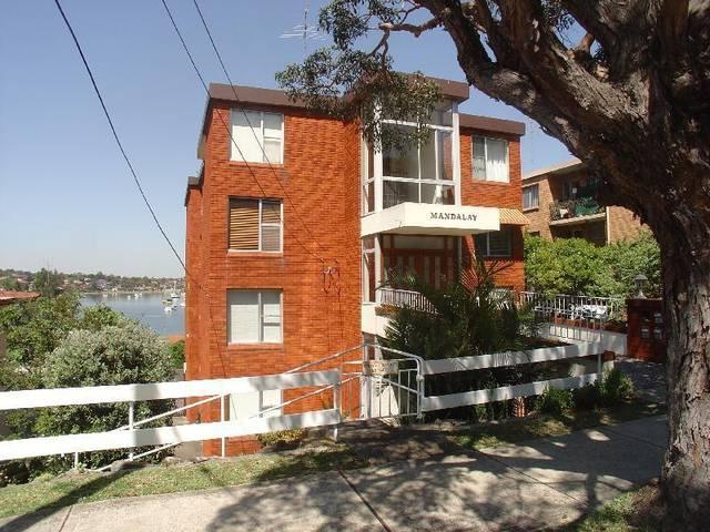 WATERFRONT LIFESTYLE! Picture