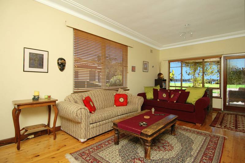 DESIRABLE WATERFRONT RESERVE LOCATION Picture 3