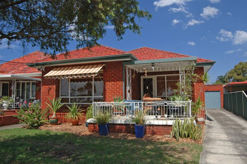 DESIRABLE WATERFRONT RESERVE LOCATION Picture 2