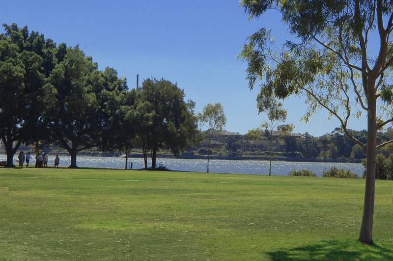 DESIRABLE WATERFRONT RESERVE LOCATION Picture 1