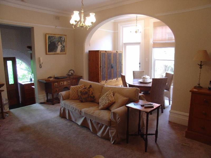 BOASTS ELEGANCE Picture