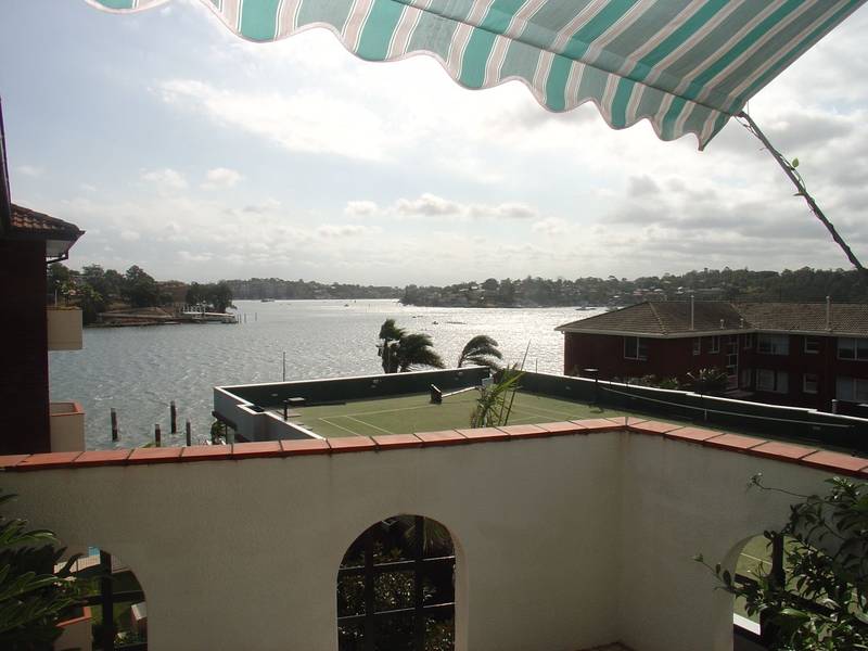 WATERVIEWS FROM EVERY ROOM Picture 3