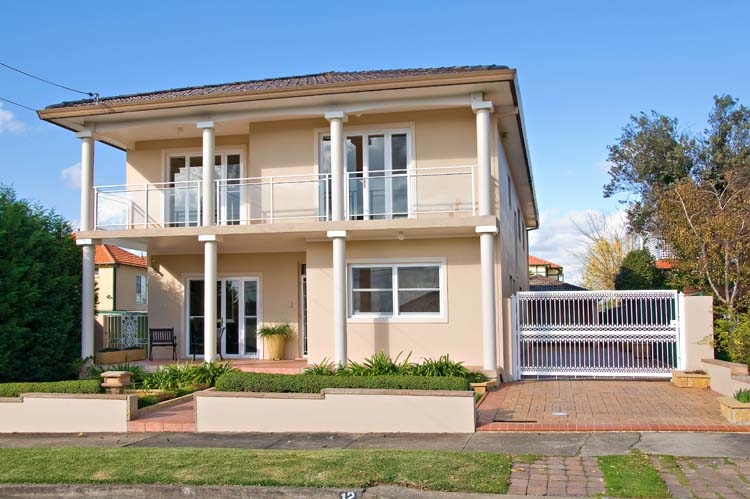 PRESTIGIOUS FAMILY LIVING Picture 1