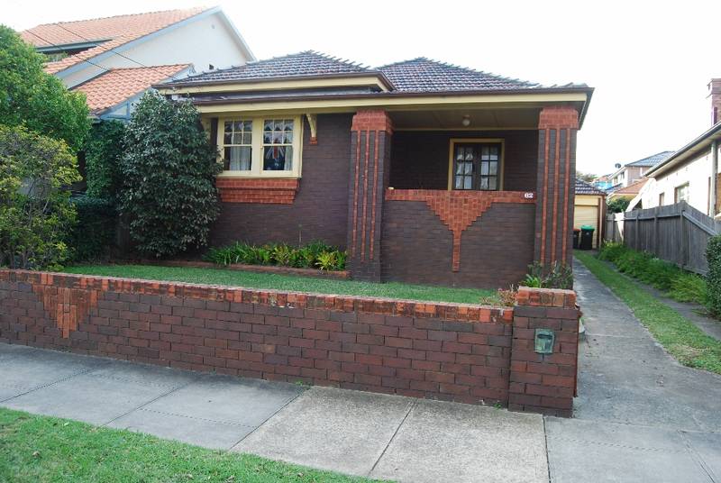 DESIRABLE WATERFRONT RESERVE LOCATION Picture 1