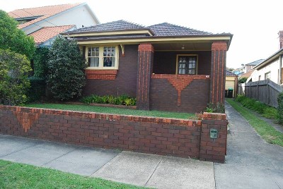 DESIRABLE WATERFRONT RESERVE LOCATION Picture