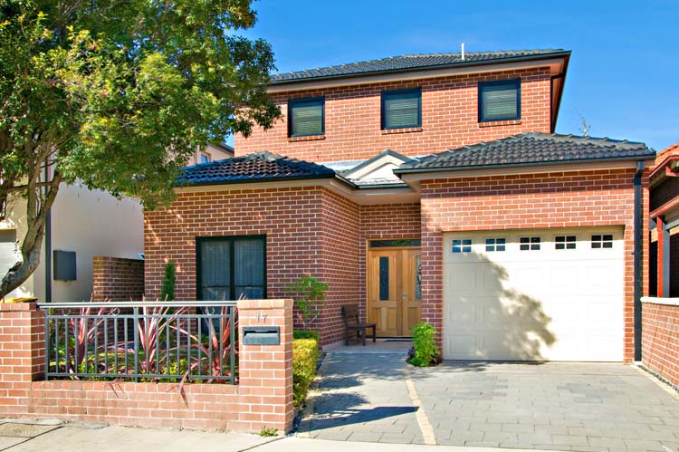 A CONTEMPORARY STANDOUT Picture 2