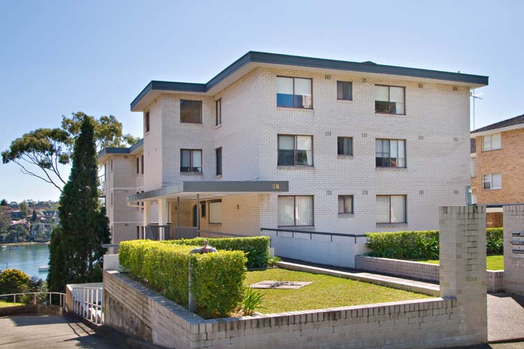 PRESTIGE LOCATION WITH PICTURESQUE VIEWS Picture 1