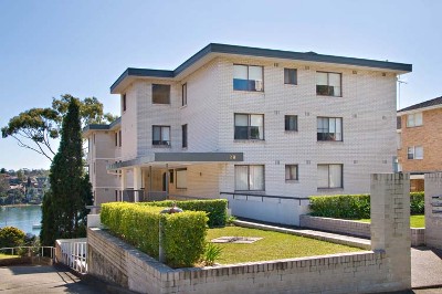 PRESTIGE LOCATION WITH PICTURESQUE VIEWS Picture