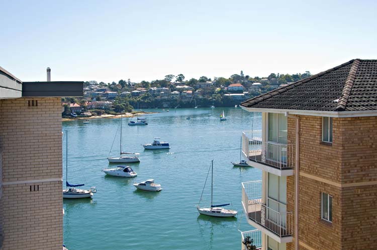 PRESTIGE LOCATION WITH PICTURESQUE VIEWS Picture 2