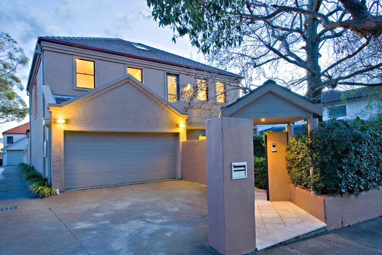 IMPRESSIVE FAMILY LIFESTYLE! Picture 2