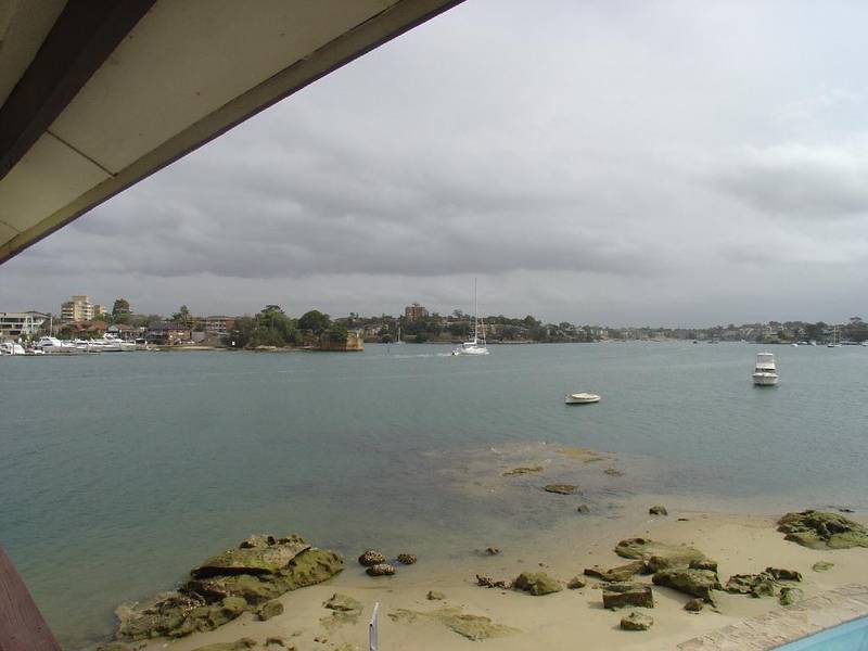 LIVE LIKE ROYALTY! Picture 2