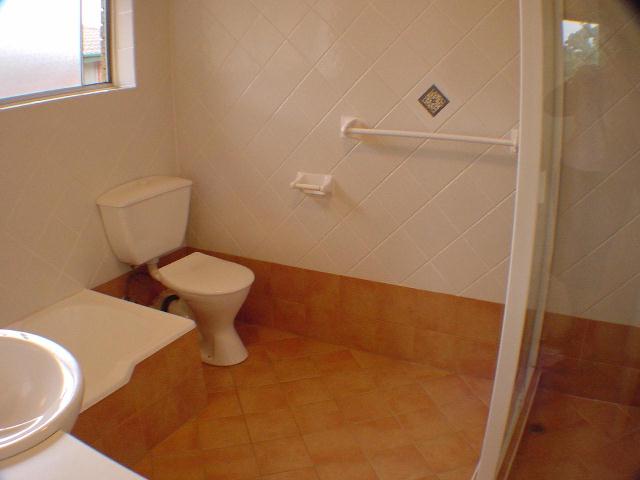 LOOKING FOR SPACE? Picture 2