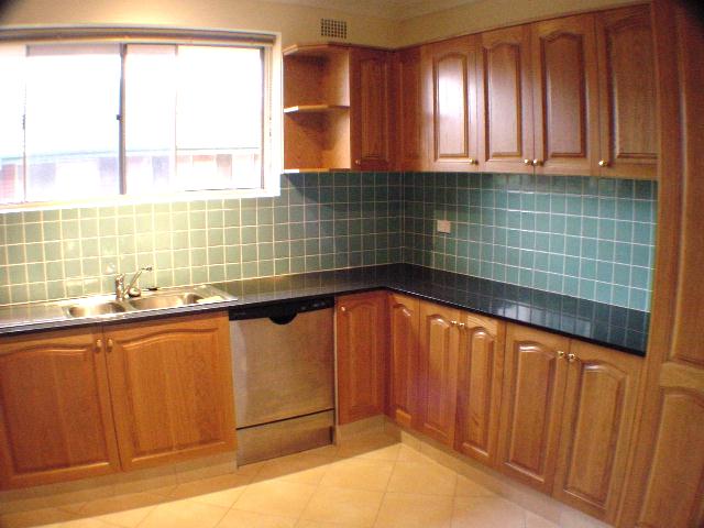 LOOKING FOR SPACE? Picture 1