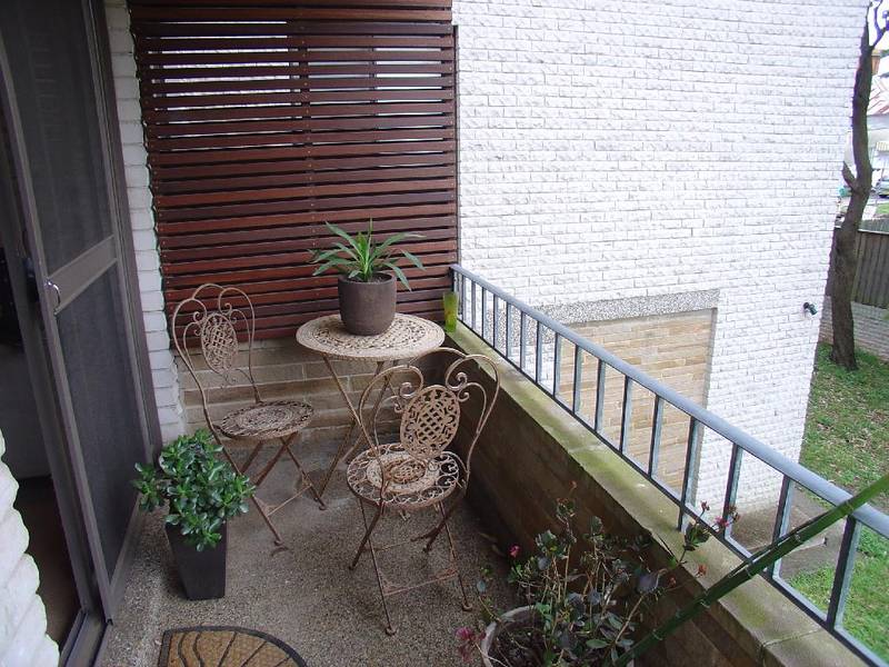 EASY LIVING! Picture 1