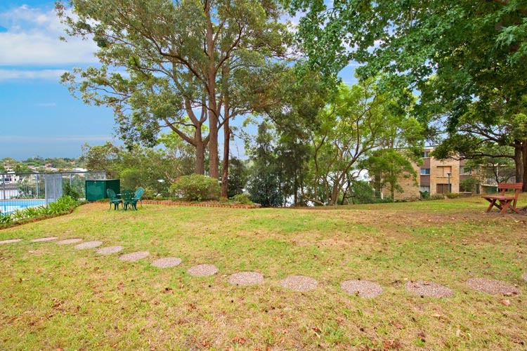 WATERFRONT DELIGHT! Picture 3