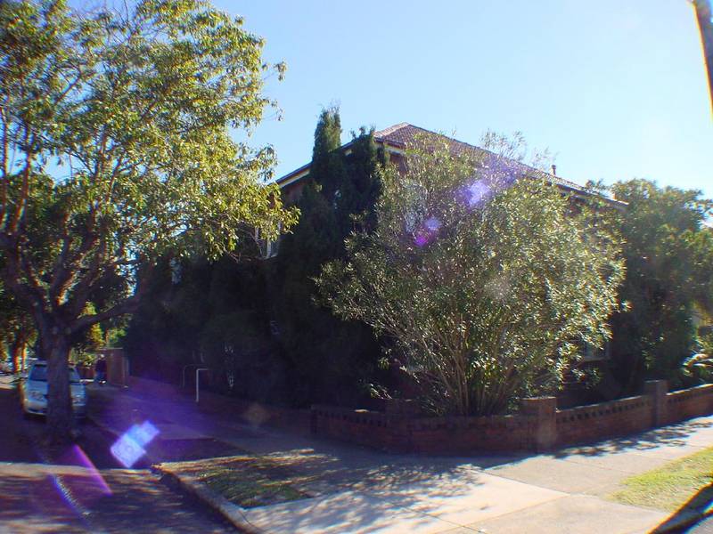 EASY TO LOVE! Picture 1