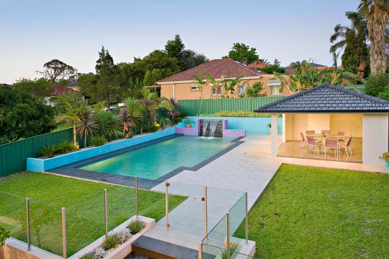 SOPHISTICATED FAMILY LIVING WITH VIEWS Picture 2