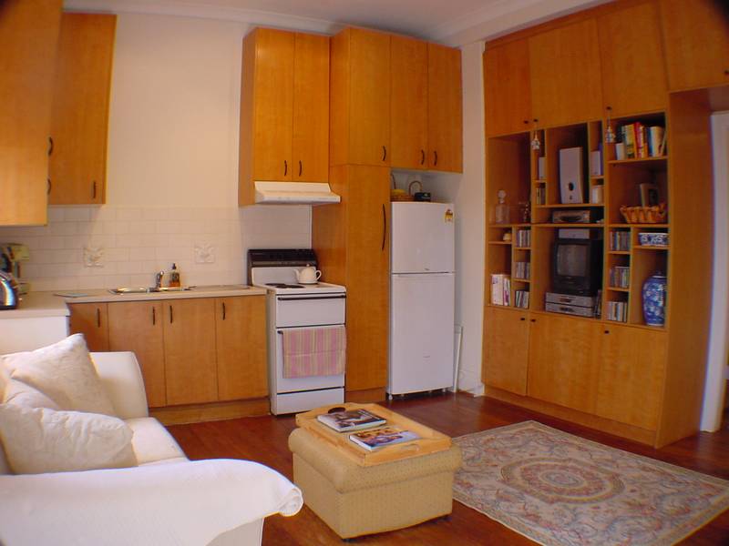 PET FRIENDLY PAD! Picture 3