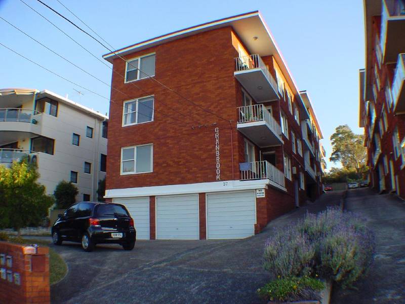 RENOVATED IN PRIME A
LOCATION! Picture 1