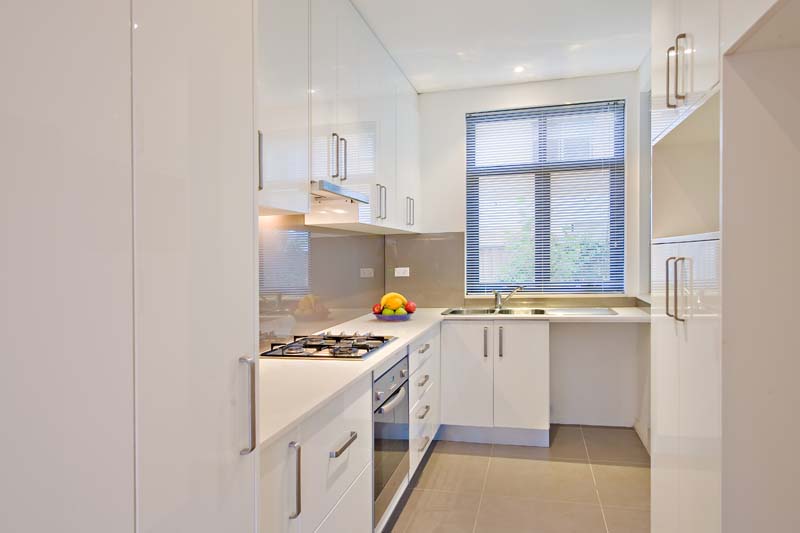 EXCEPTIONAL QUALITY TOWNHOUSE Picture 2