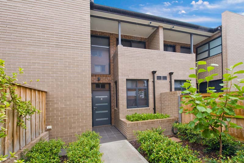 EXCEPTIONAL QUALITY TOWNHOUSE Picture 3