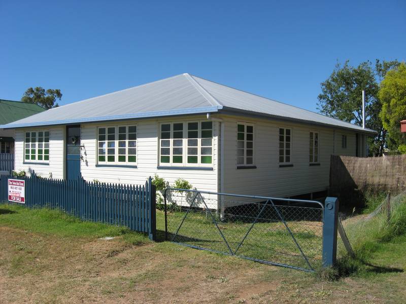 FOR RENT $300.00 PER WEEK FURNISHED Picture 1