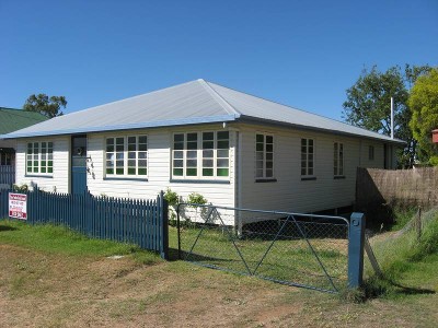 FOR RENT $300.00 PER WEEK FURNISHED Picture