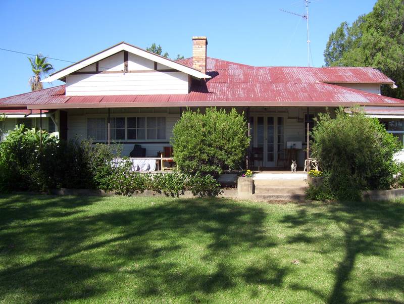 Oxford Downs - Miles Picture 3