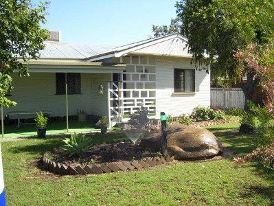 LARGE HOME CLOSE TO ALL AMMENITIES Picture