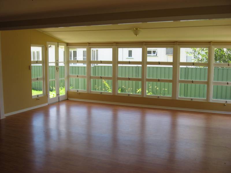 Roomy 3 Bedroom House Picture 2