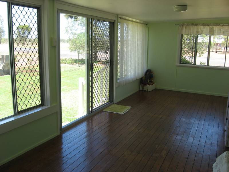 Lifestyle Opportunity with Massive Shed Picture 3