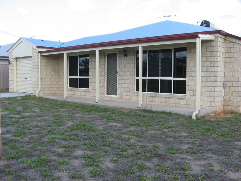 Brick veneer home in Raceview Estate Picture 1