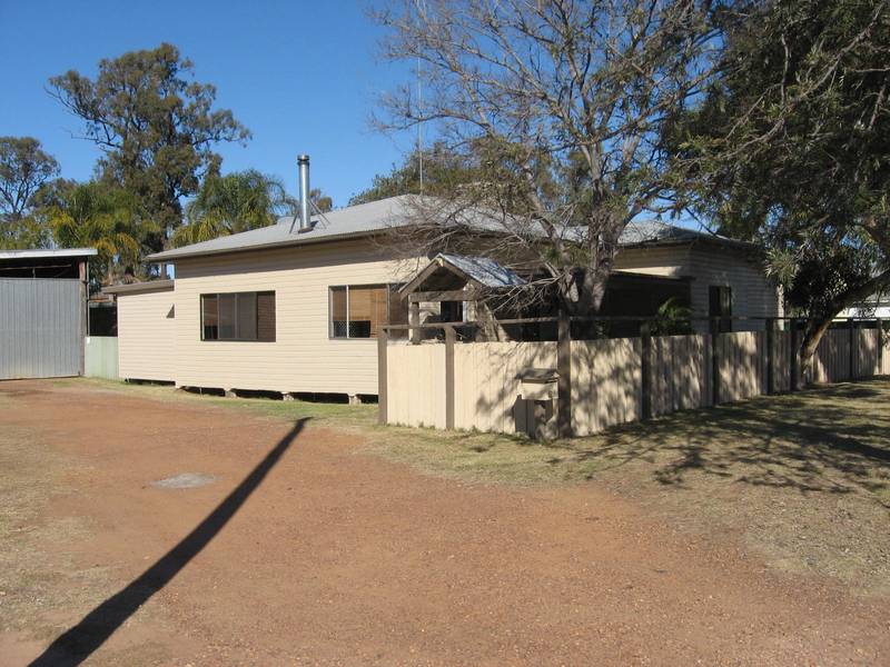 Beautiful Home - Fantastic Shed Picture 1