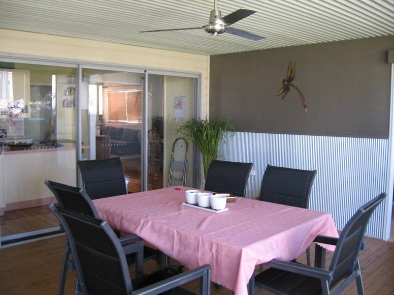 Beautiful Home - Fantastic Shed Picture 3