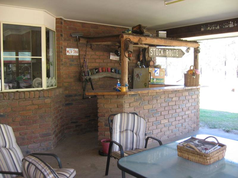 Acreage Living At Its Best Picture 3