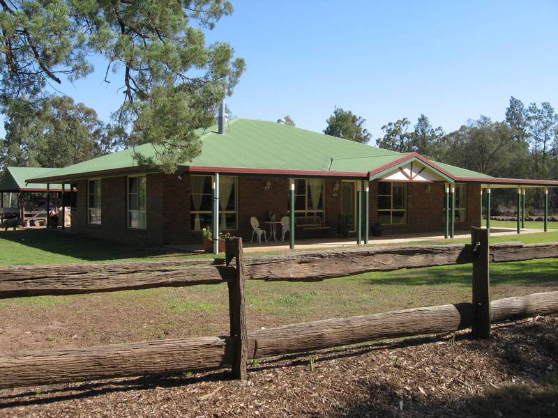 Acreage Living At Its Finest Picture 1