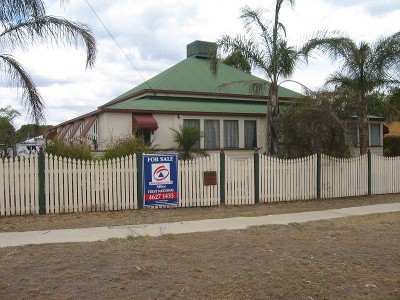 Queenslander on Huge Allotment Picture