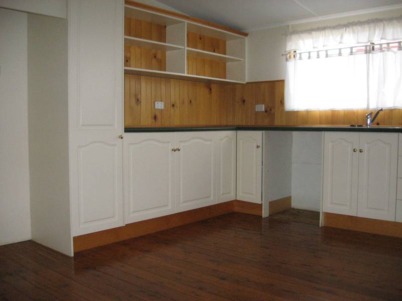 4 Bedrooms Picture 3