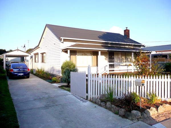 Extended home with features galore Picture 1