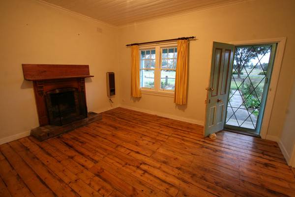 Refurbished Miners Cottage Picture 3