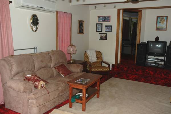 Beautifully Positioned on 5.7 Acres Picture 3